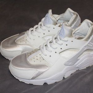 White Nike Huarache